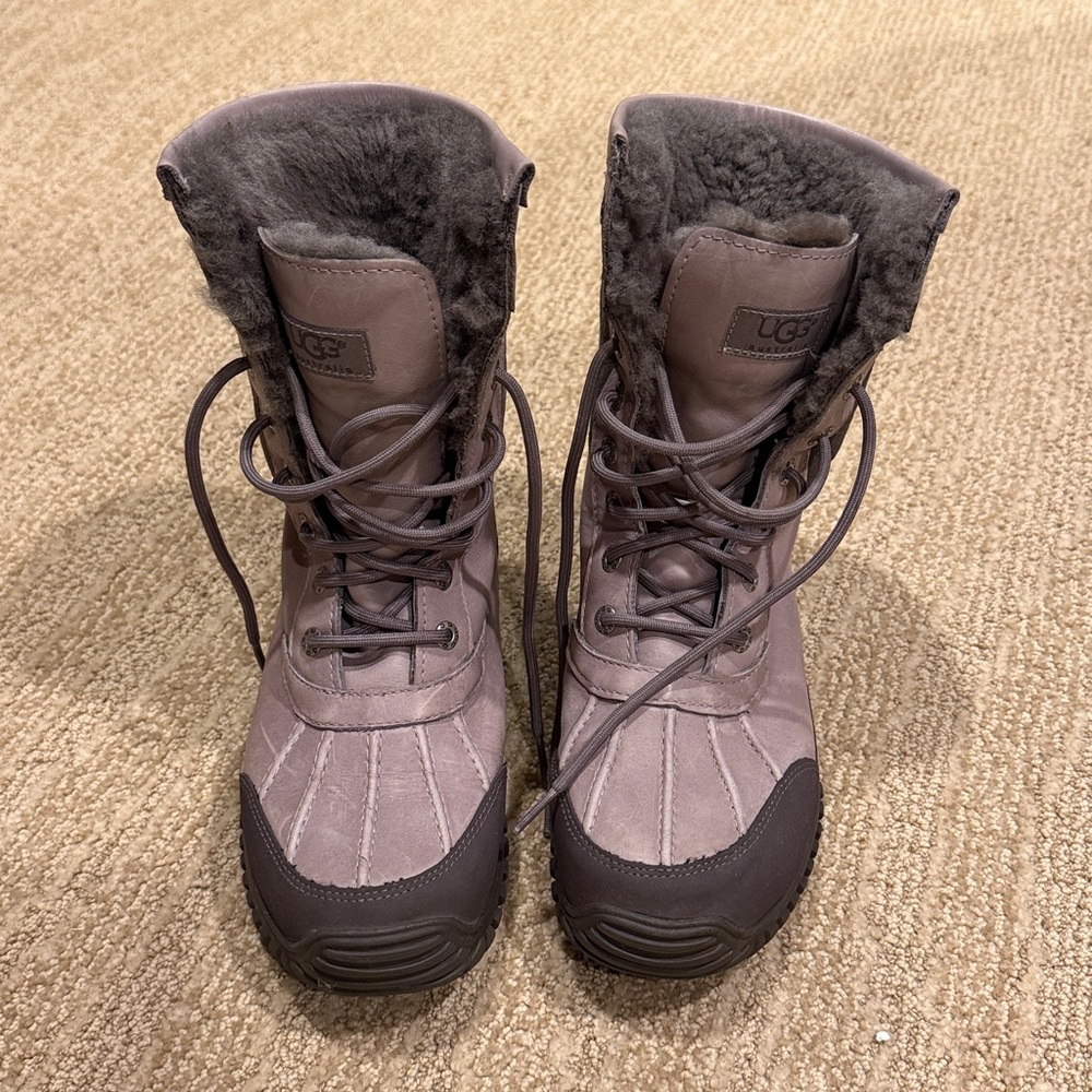 UGG Women's Adirondack Boots Size 8
